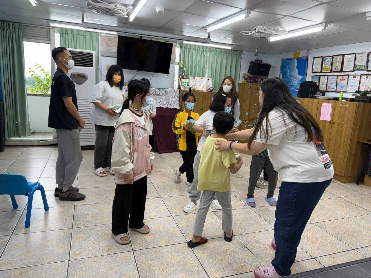 在王國羣執行長的公益願景下，水夢同行志工團隊前往花蓮原住民兒童之家推動魚菜共生與生命教育